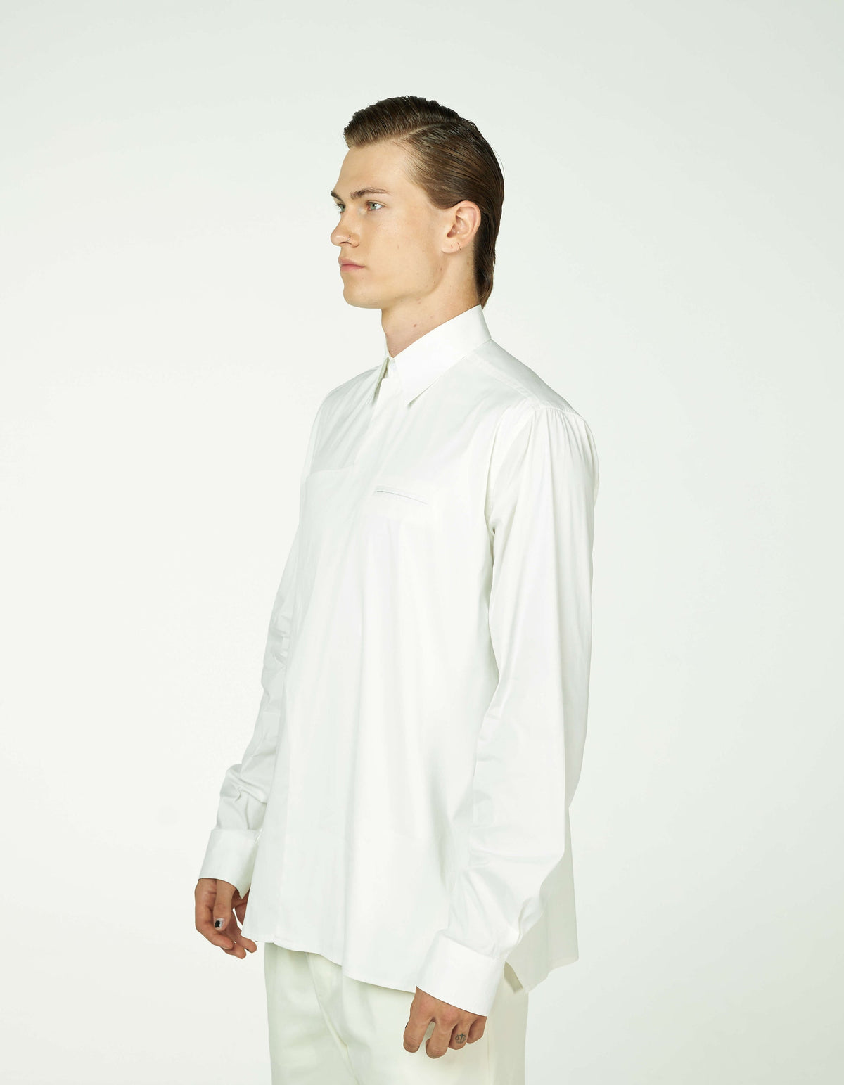 Triangle closure shirt