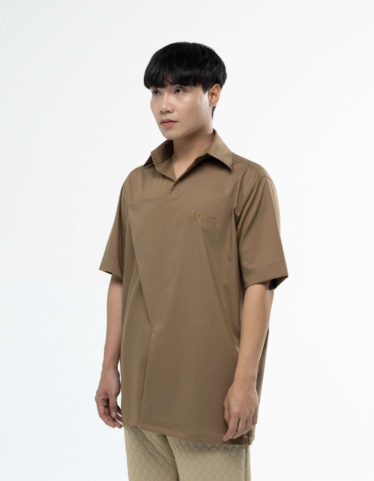 Triangle closure short sleeve shirt