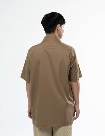Triangle closure short sleeve shirt